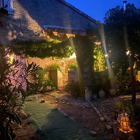 Familiale Namaste Bed & Breakfast 3*